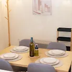 아파트 Sea La Vie - Beachfront Retreat 루트라키