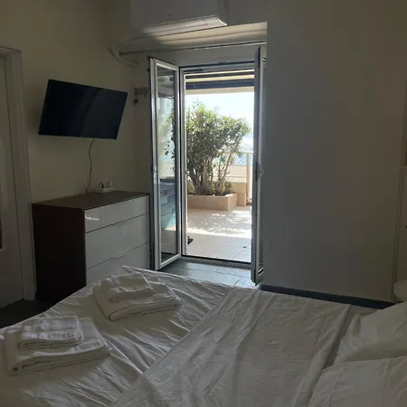 Sea La Vie - Beachfront Retreat