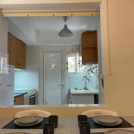 Sea La Vie - Beachfront Retreat Apartment Loutraki (Corinthia)