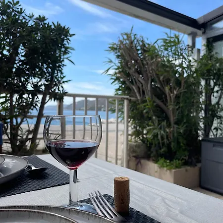 Sea La Vie - Beachfront Retreat Loutráki