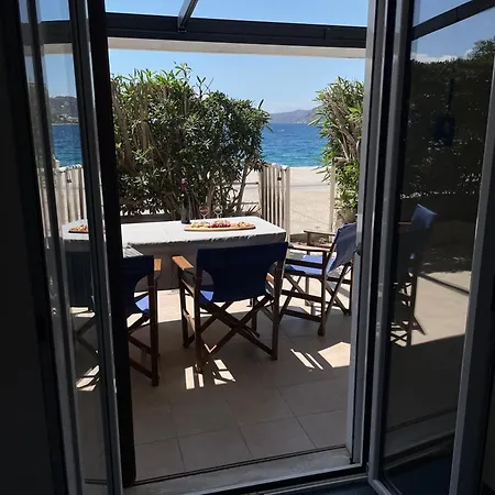 Sea La Vie - Beachfront Retreat