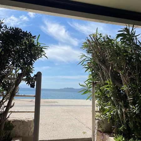 Sea La Vie - Beachfront Retreat