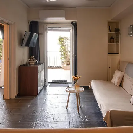 Sea La Vie - Beachfront Retreat * Loutráki