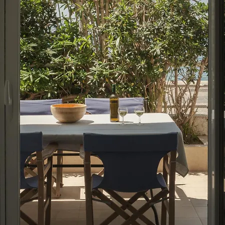 Διαμέρισμα Sea La Vie - Beachfront Retreat Λουτράκι