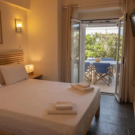 Sea La Vie - Beachfront Retreat * לוטראקי