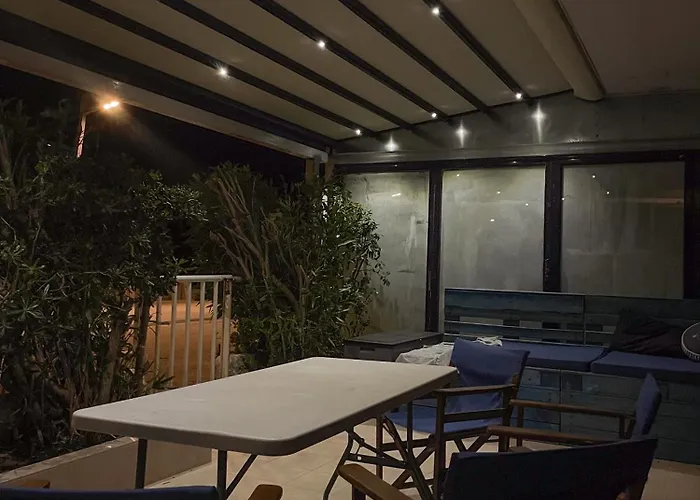 Sea La Vie - Beachfront Retreat לוטראקי