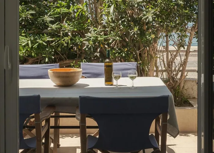 דירה Sea La Vie - Beachfront Retreat לוטראקי