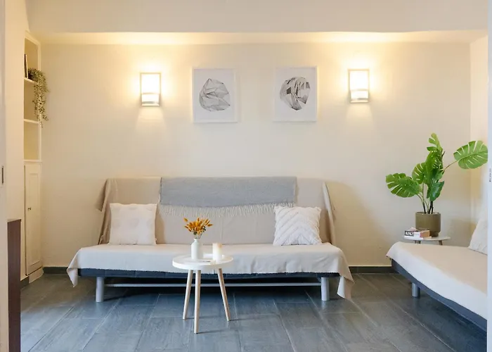 Sea La Vie - Beachfront Retreat לוטראקי