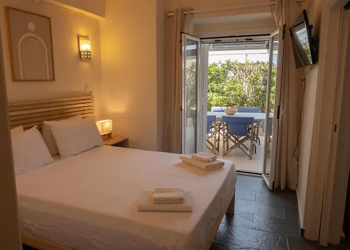 Sea La Vie - Beachfront Retreat * לוטראקי